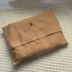 Lv scarf